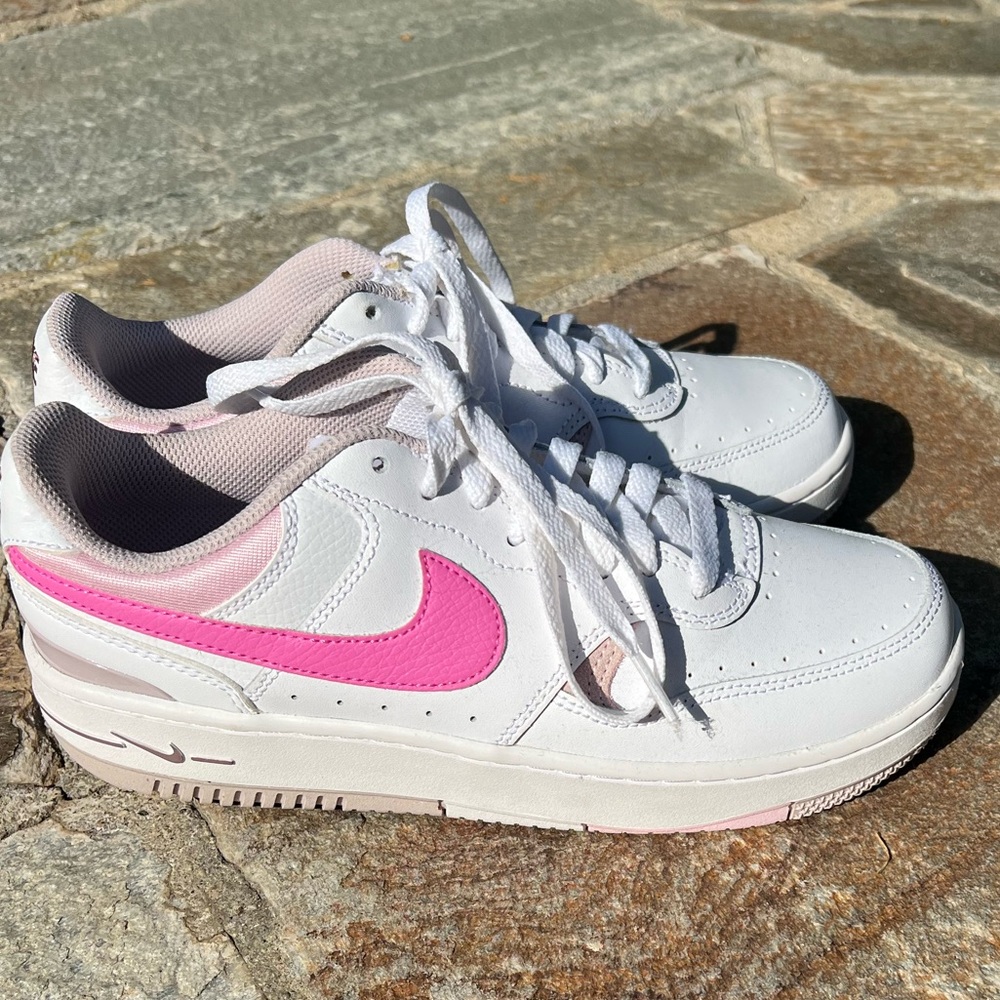 Nike Women's White and Pink Sneakers